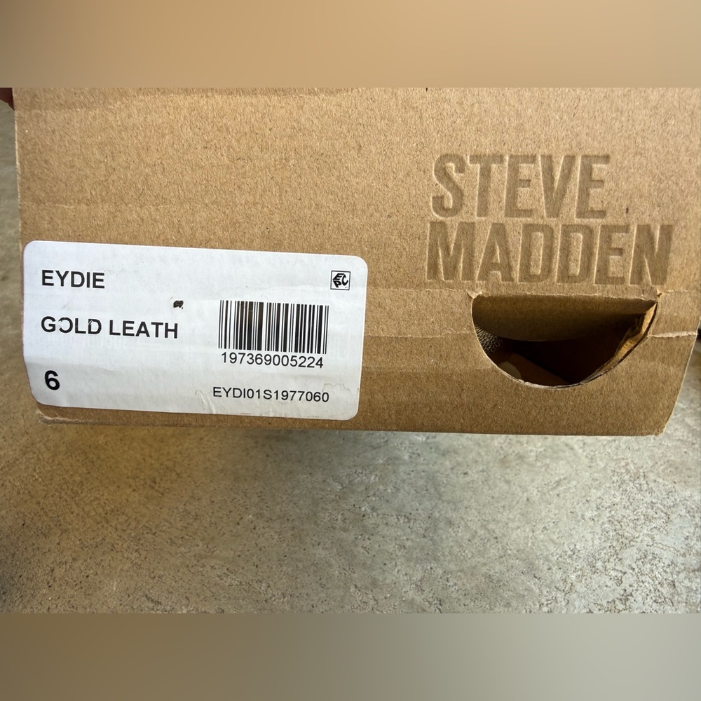 Steve Madden Eddie Gold Leather Flats / Size 6 / New in box - Picture 4 of 4